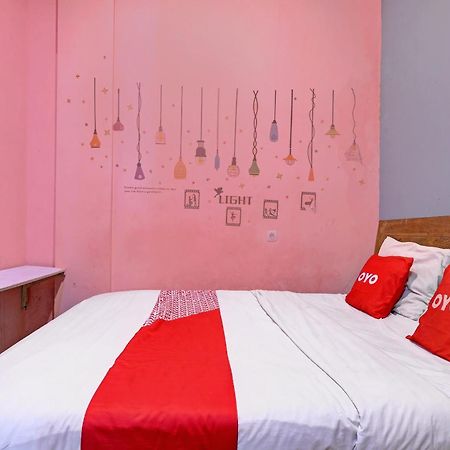 Oyo Life 92877 Hotel Rainbow 7296 Σεμαράνγκ Εξωτερικό φωτογραφία