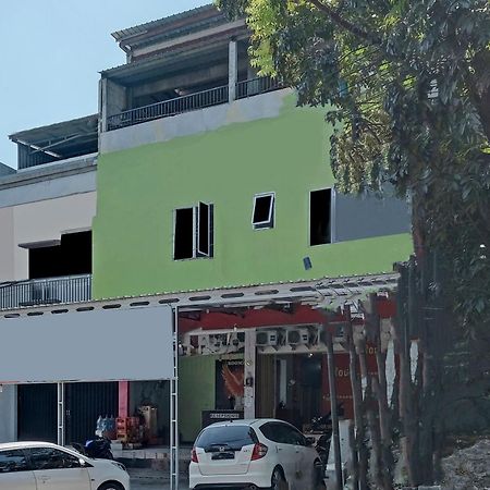 Oyo Life 92877 Hotel Rainbow 7296 Σεμαράνγκ Εξωτερικό φωτογραφία