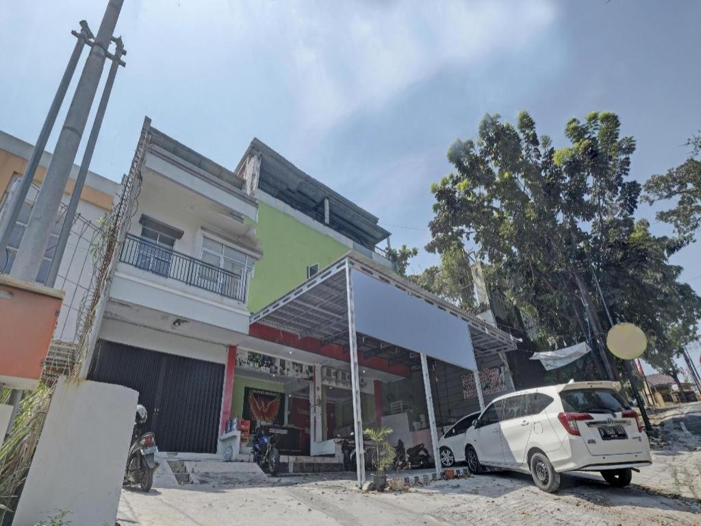 Oyo Life 92877 Hotel Rainbow 7296 Σεμαράνγκ Εξωτερικό φωτογραφία
