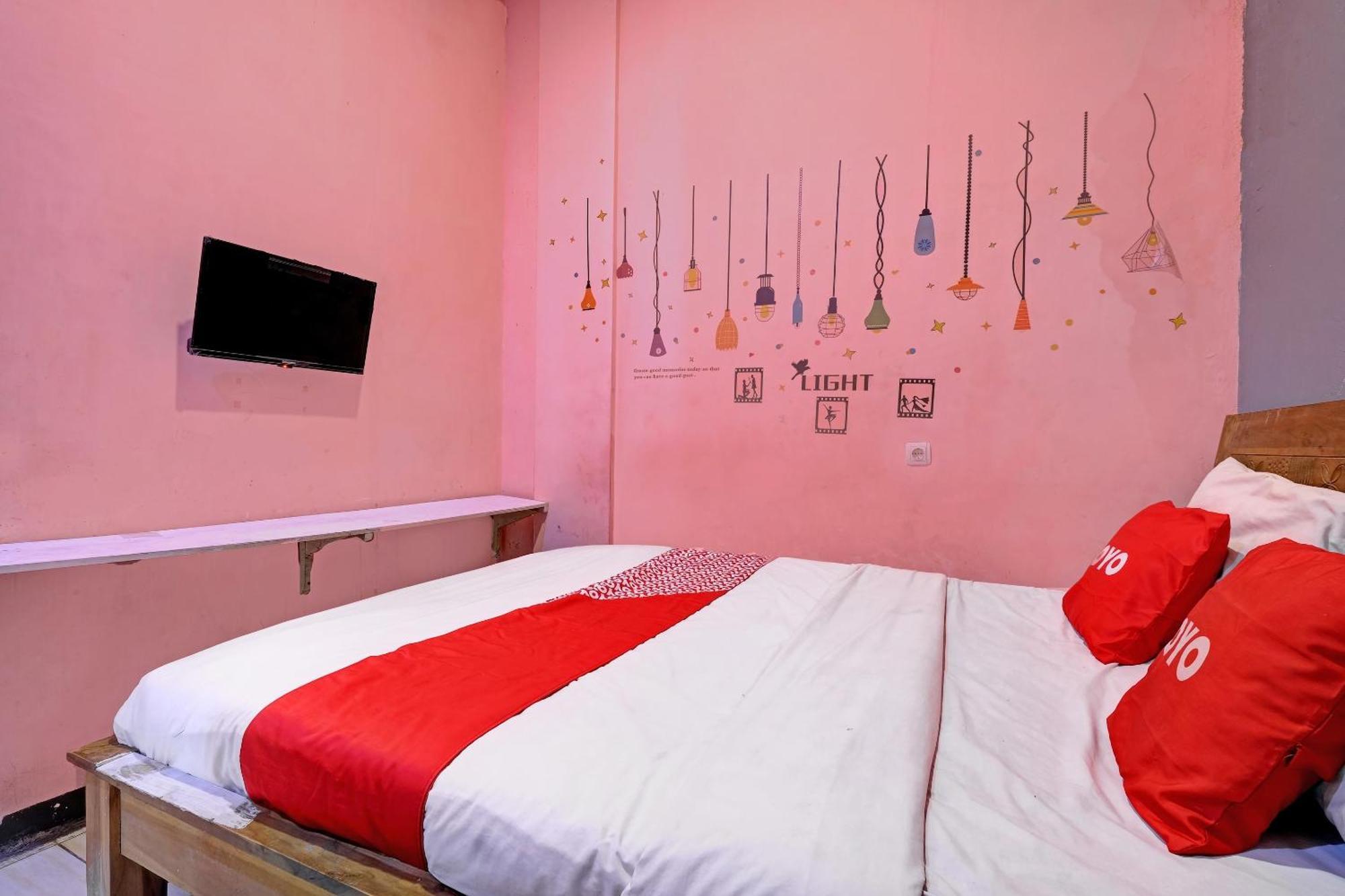 Oyo Life 92877 Hotel Rainbow 7296 Σεμαράνγκ Εξωτερικό φωτογραφία