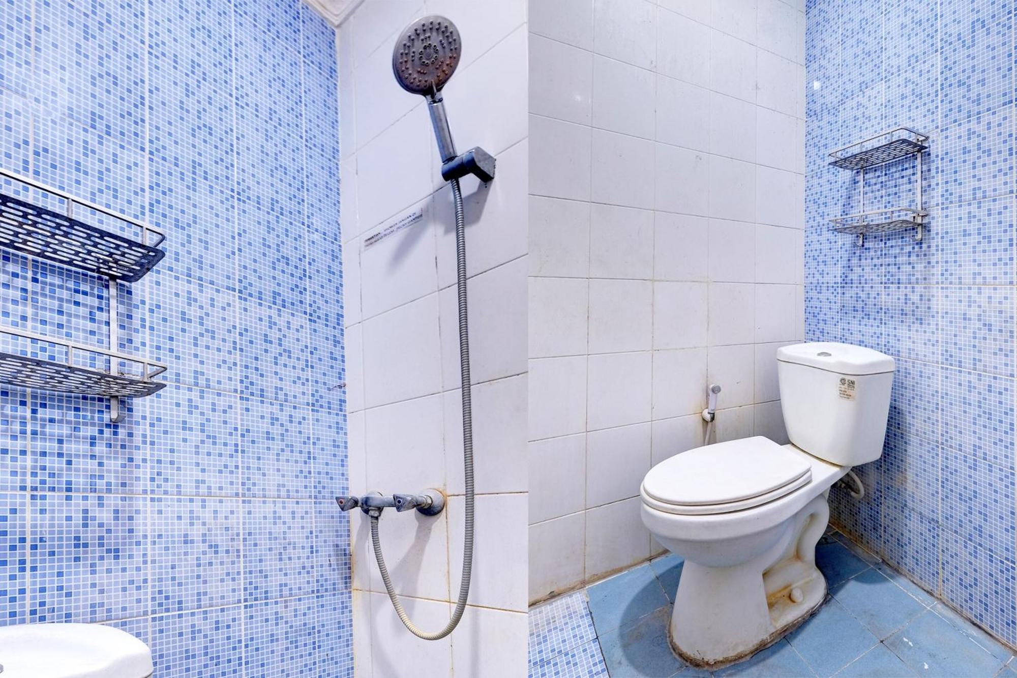 Oyo Life 92877 Hotel Rainbow 7296 Σεμαράνγκ Εξωτερικό φωτογραφία