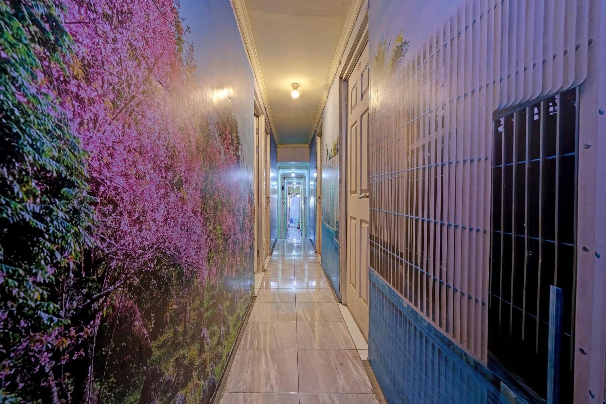 Oyo Life 92877 Hotel Rainbow 7296 Σεμαράνγκ Εξωτερικό φωτογραφία