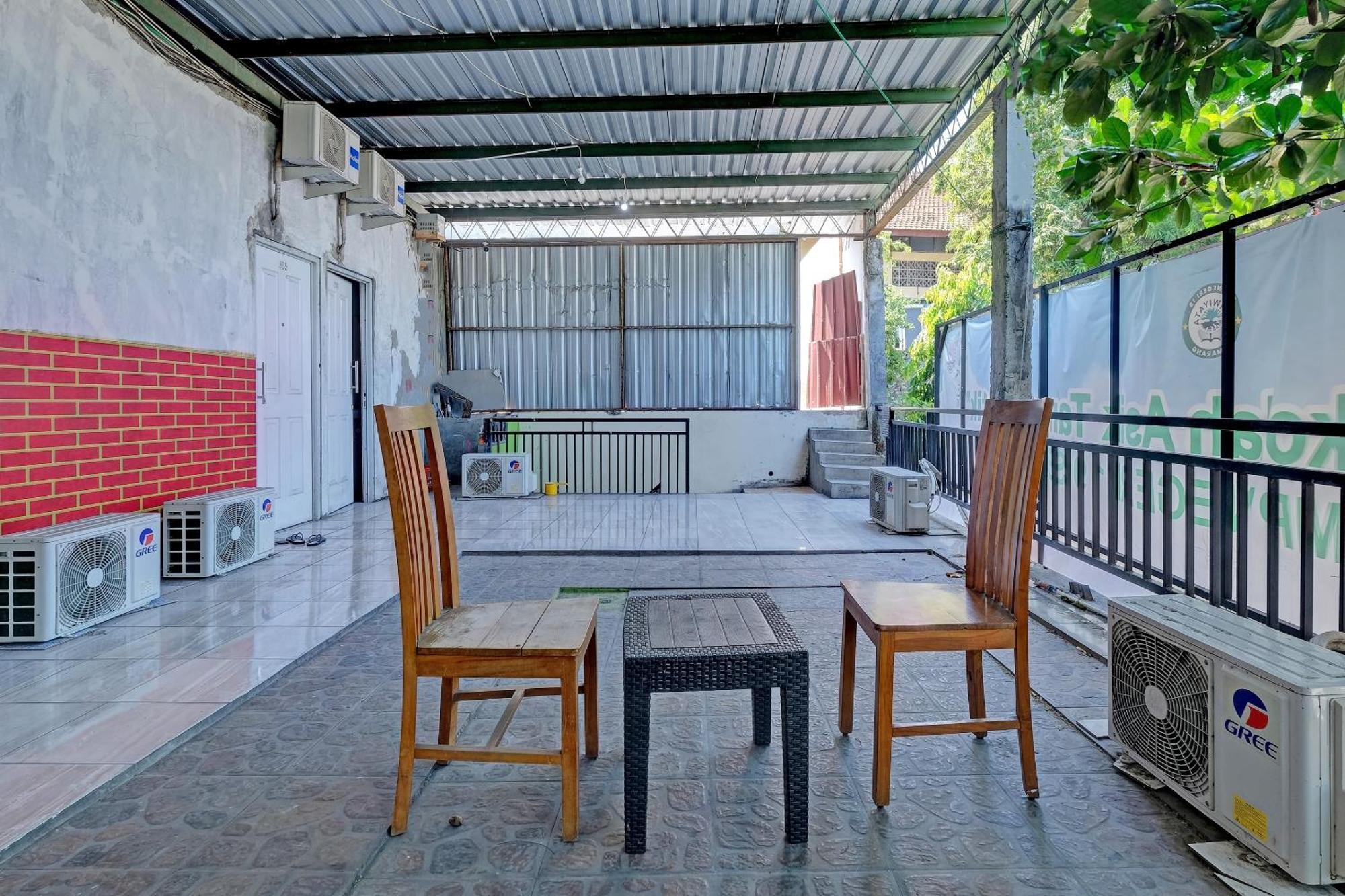 Oyo Life 92877 Hotel Rainbow 7296 Σεμαράνγκ Εξωτερικό φωτογραφία