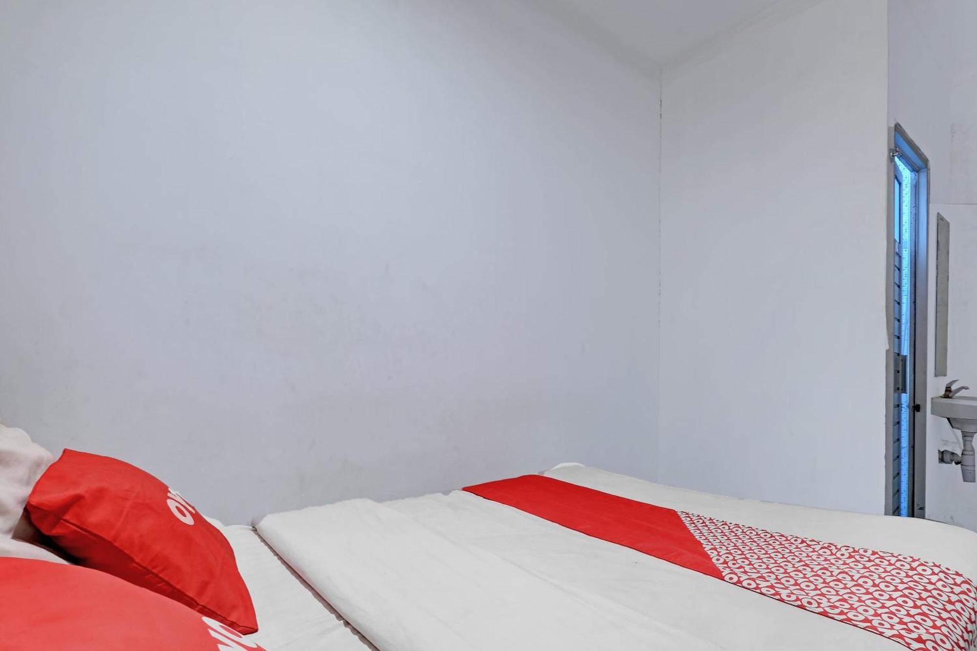 Oyo Life 92877 Hotel Rainbow 7296 Σεμαράνγκ Εξωτερικό φωτογραφία